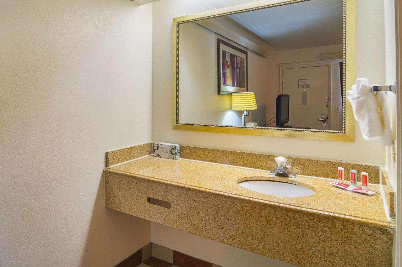 Econolodge Chicago South Holland Bagian luar foto
